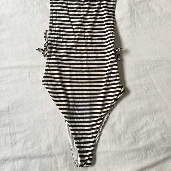 L*Space Laura One Piece Striped Swimsuit size 6 - Picture 2 of 12